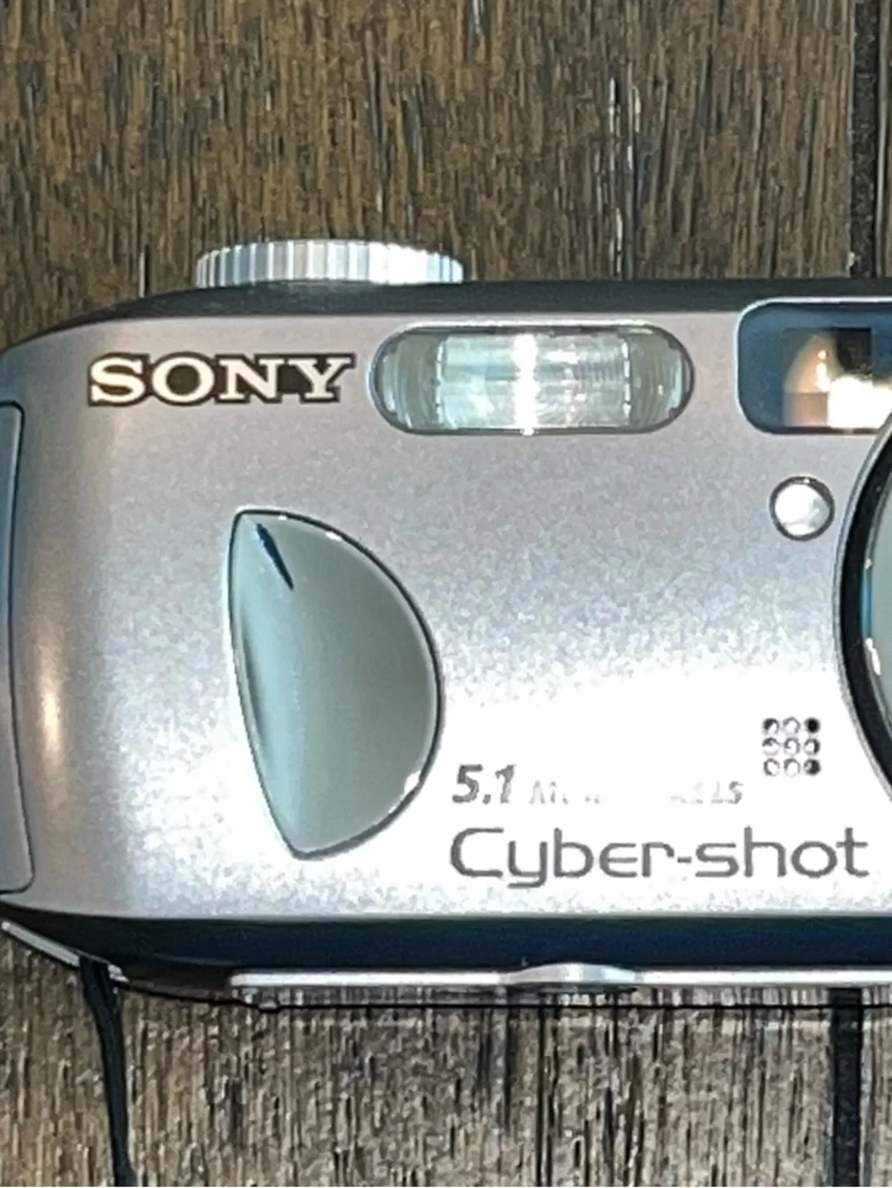 SONY Cyber-shot DSC-P93A 5.1MP : MPEG MOVIE VX / Smart Zoom / 3X Lens